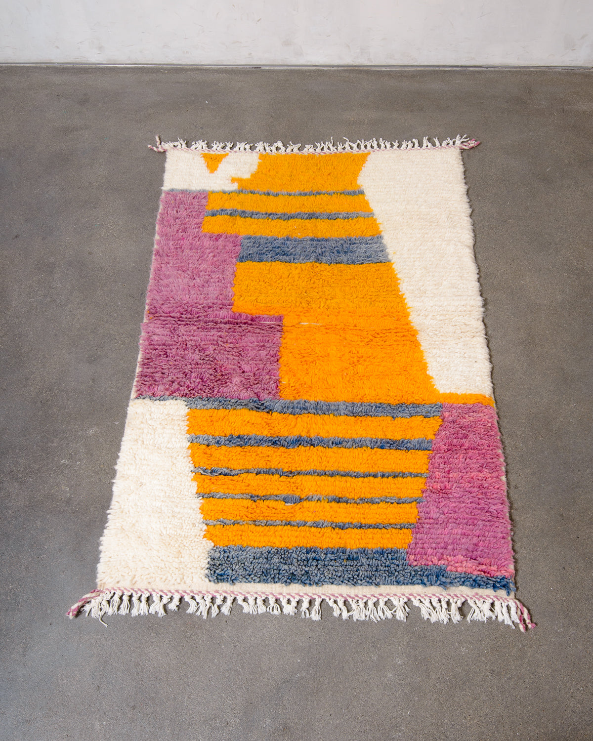 Modern designer handcrafted Berber rug from Morocco. Azilal rug with beautiful colours and patterns. Made of sheep’s wool and colourful cotton.